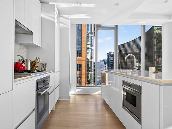 5th image of 135 Seaport Blvd Unit 2008