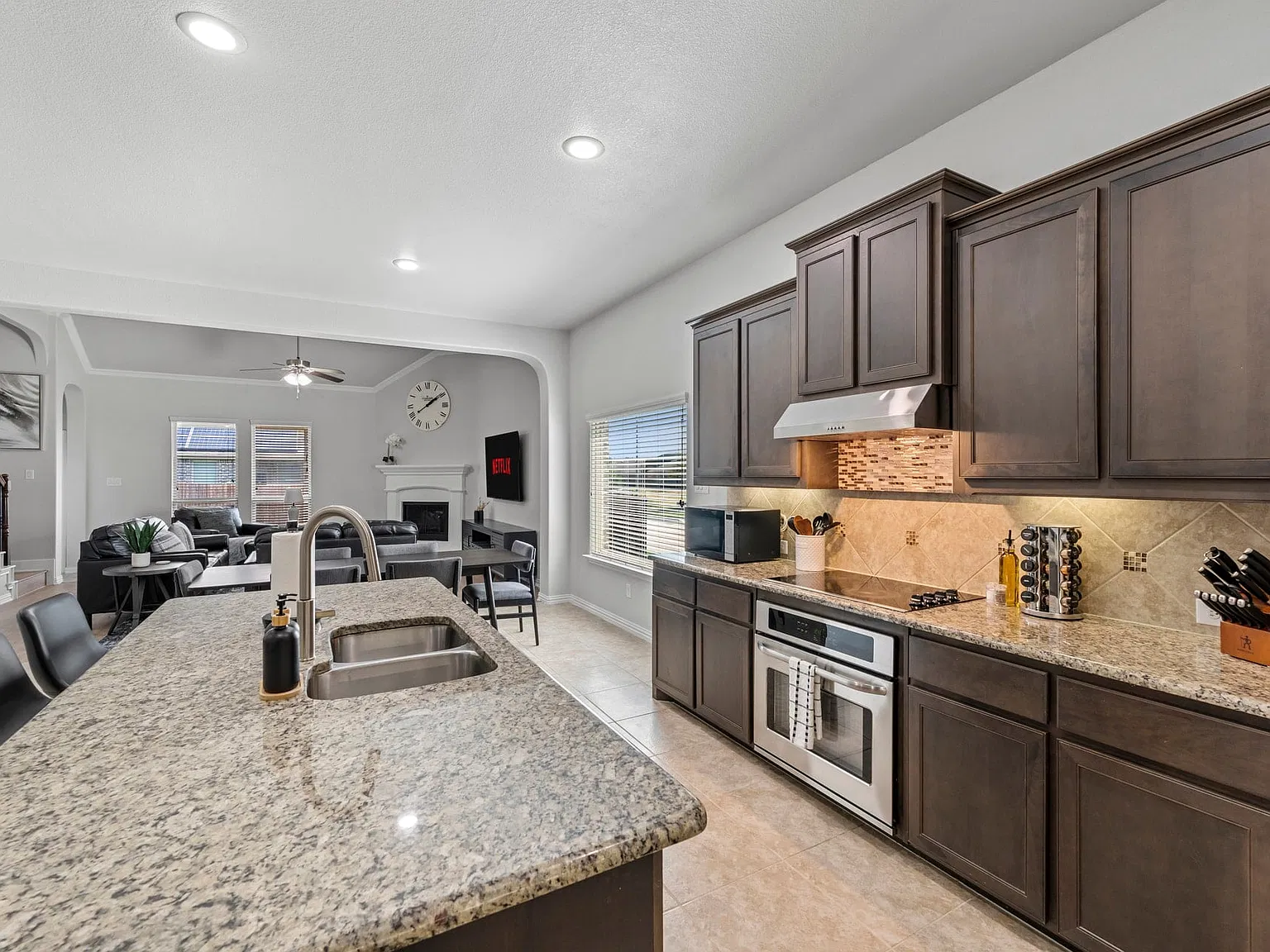 4 bed, 3.5 bath, 3020 sqft, $7,500 — Photo 3