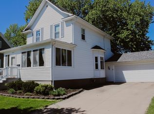 420 S Galbraith St, Blue Earth, MN 56013