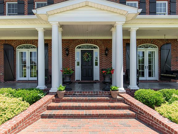 3rd image of 1049 Majestic Oaks Way