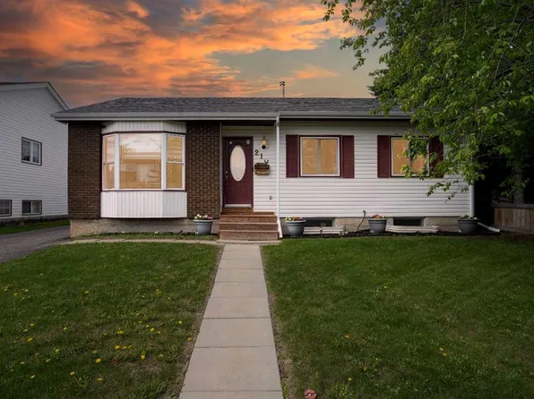210 W Leigh Cres, Wood Buffalo, AB T9K 1N4