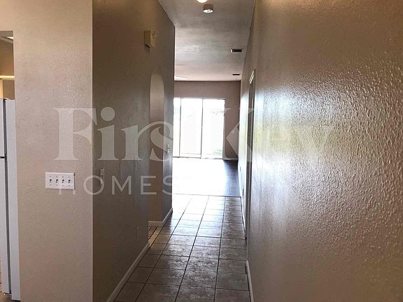 3rd image of 1036 SE 11th Ter