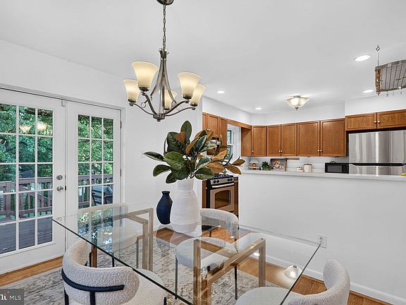 5th image of 2305 Peggy Ln