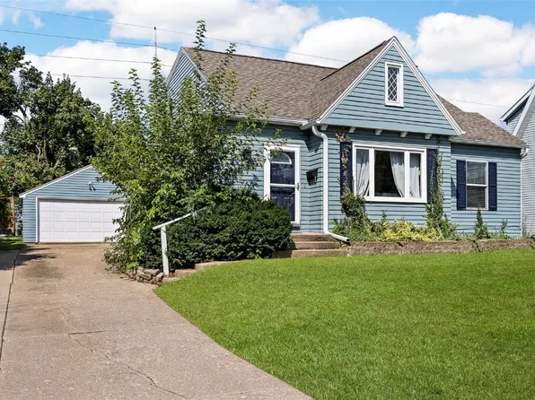 2914 E Ave NE, Cedar Rapids, IA 52402