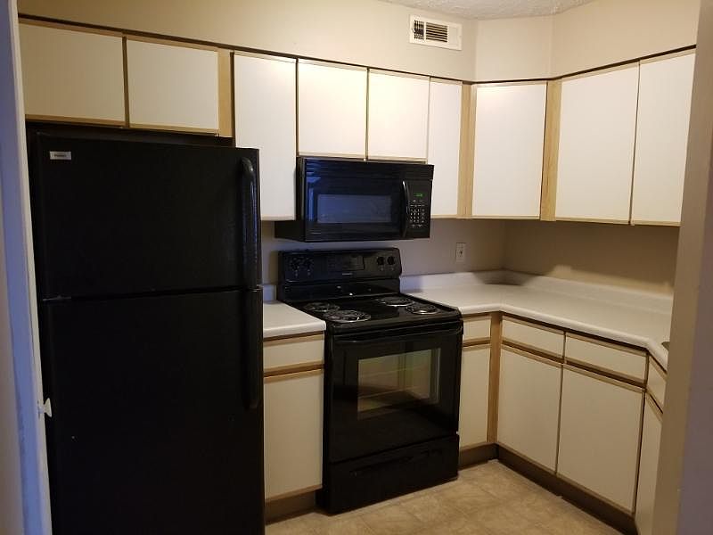 1st image of 825 Clyde Ave