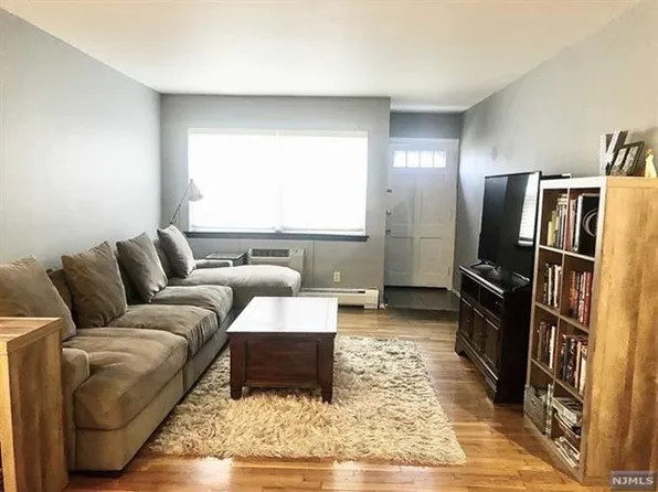 120 Regency Park #120, Ramsey, NJ 07446