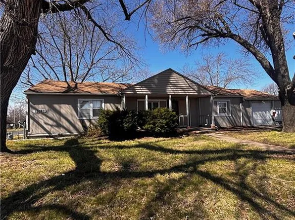 15090 Walmer St, Overland Park, KS 66223