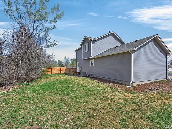 3rd image of 987 W Briarwood Avenue