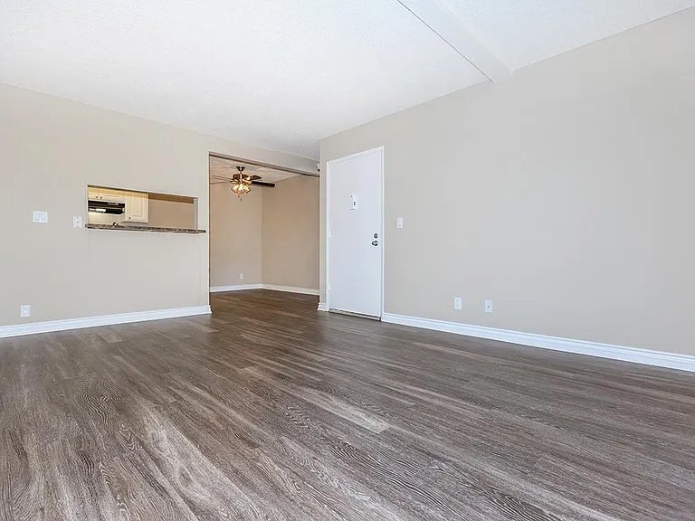 Raintree Apartment Homes — Photo 23
