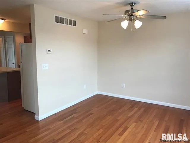 3 bed, 2.5 bath, 1500 sqft, $1,600 — Photo 2