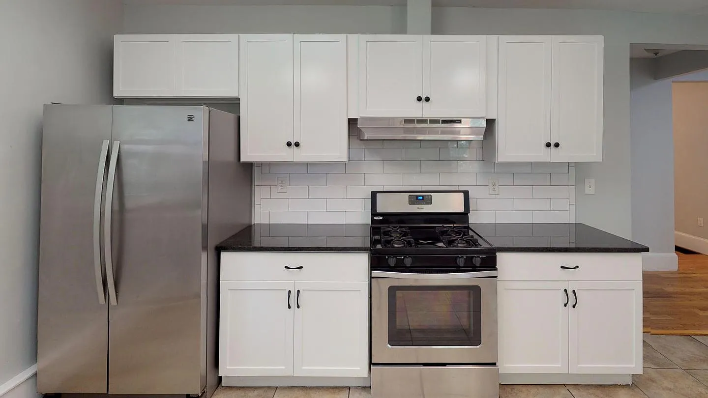 1 bed, 1.0 bath, $880 — Photo 4