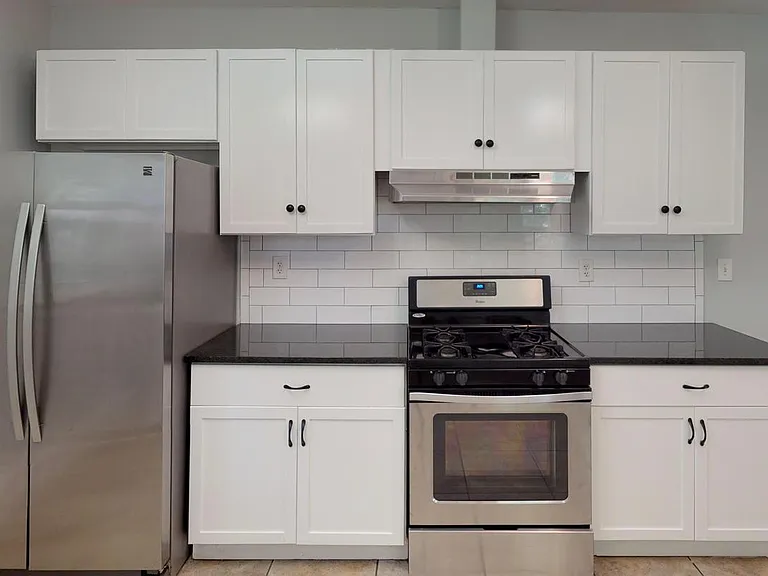 110 Greenbrier St — Photo 4