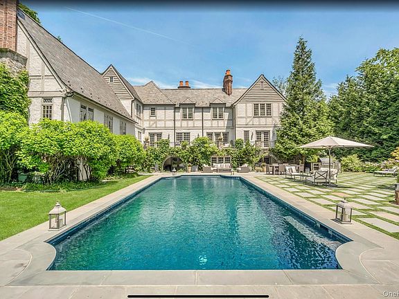 4th image of 19 Park Drive S