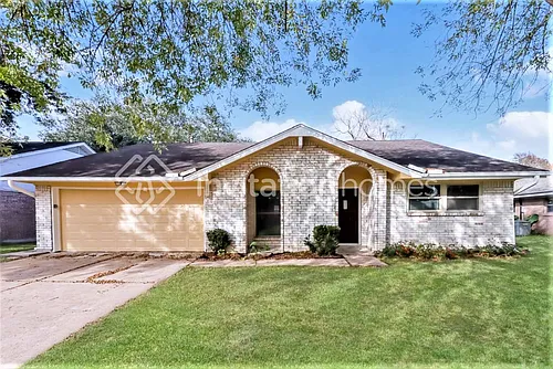 2104 Yorktown Ct N Photo 1