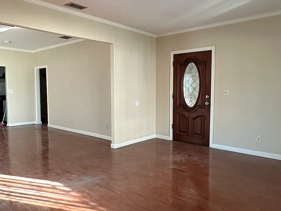 201 S Benton Way