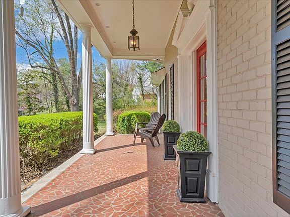 5th image of 702 Marion Ln