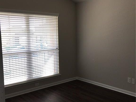 4th image of 1041 Lauren St