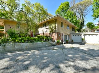 30 The Intervale, Roslyn, NY 11576