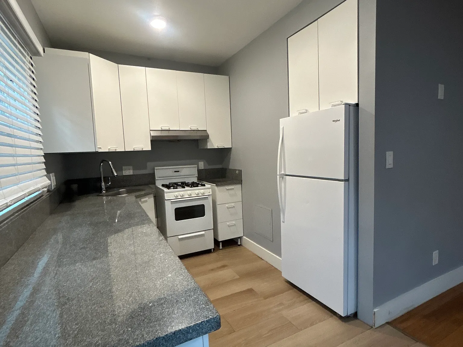Studio, 400 sqft, $1,395 — Photo 4