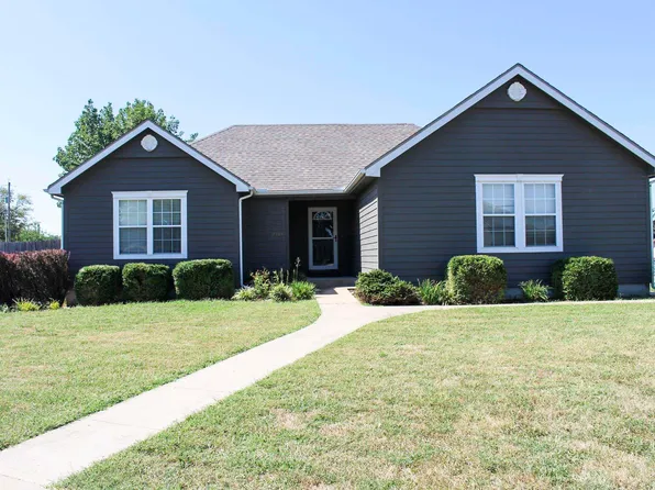 2101 SE Peace Ct, Topeka, KS 66605