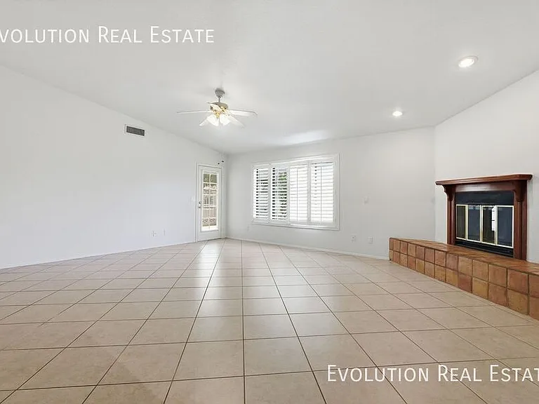 2329 N Recker Rd #86 — Photo 9