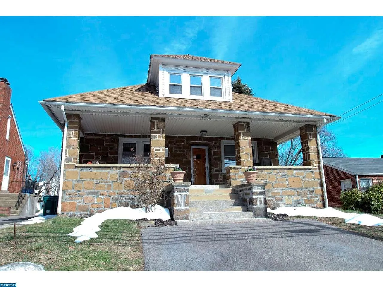 272 E North Ln photo 1