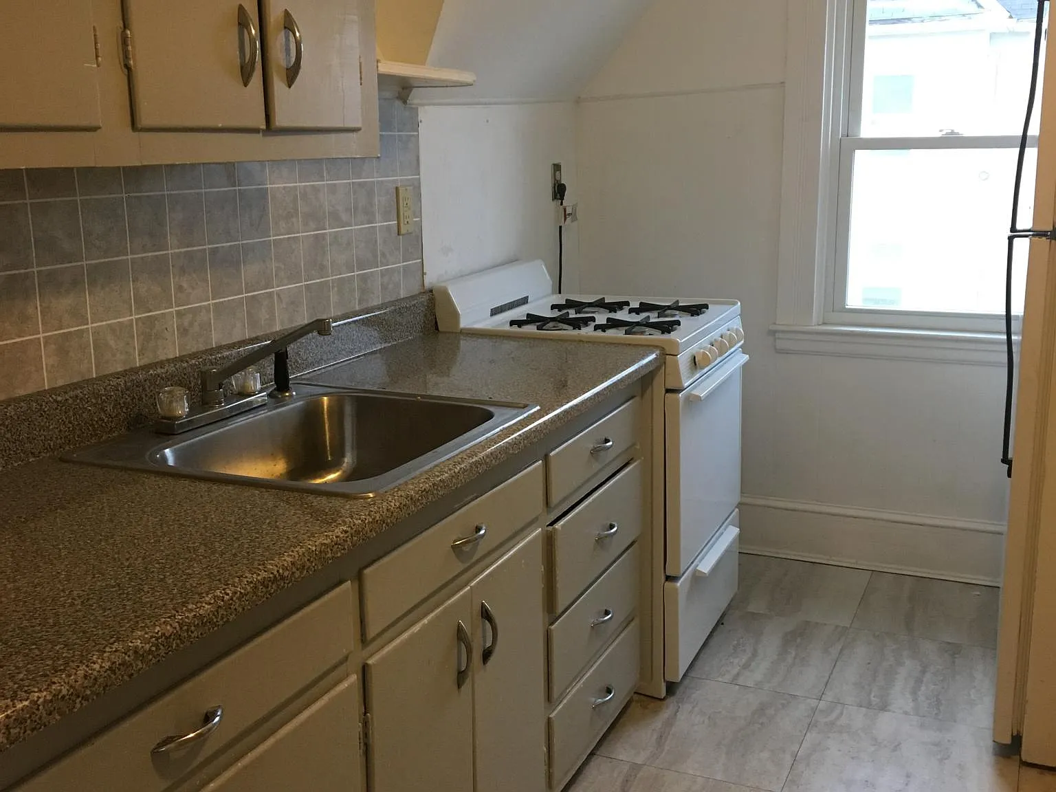 171 Bonney St — Photo 3