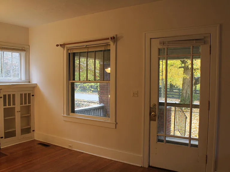 208 Shady Ln — Photo 12