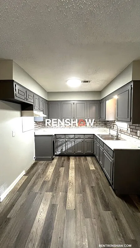 3 bed, 1.0 bath, 1068 sqft, $995 — Photo 2