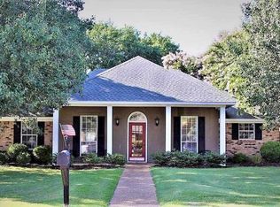 24 Hawthorne Hill Cv, Flowood, MS 39232