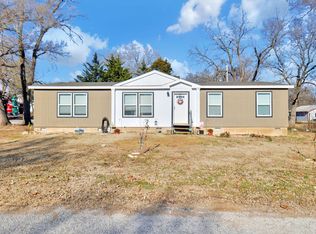 216 W Vine St, Leon, KS 67074