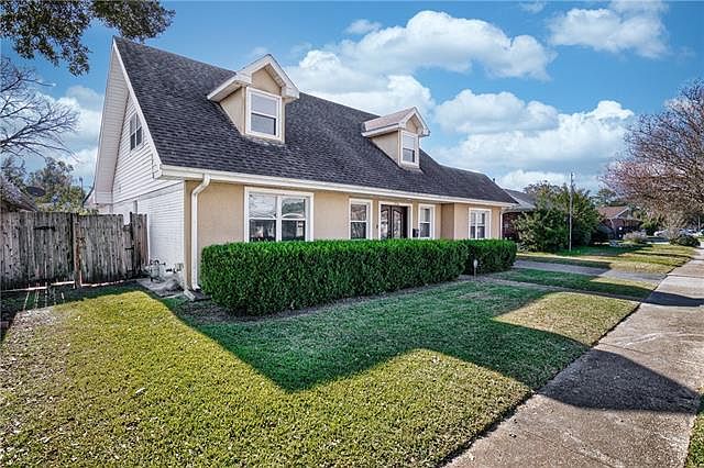 1st image of 1936 Green Oak Dr