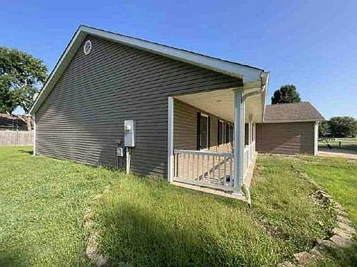 3rd image of 1506 Broeking Rd