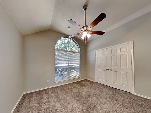 4th image of 805 Nadine Ln