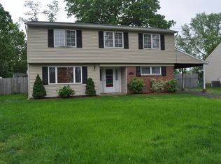 7 Dogwood Ln, Old Bridge, NJ 08857