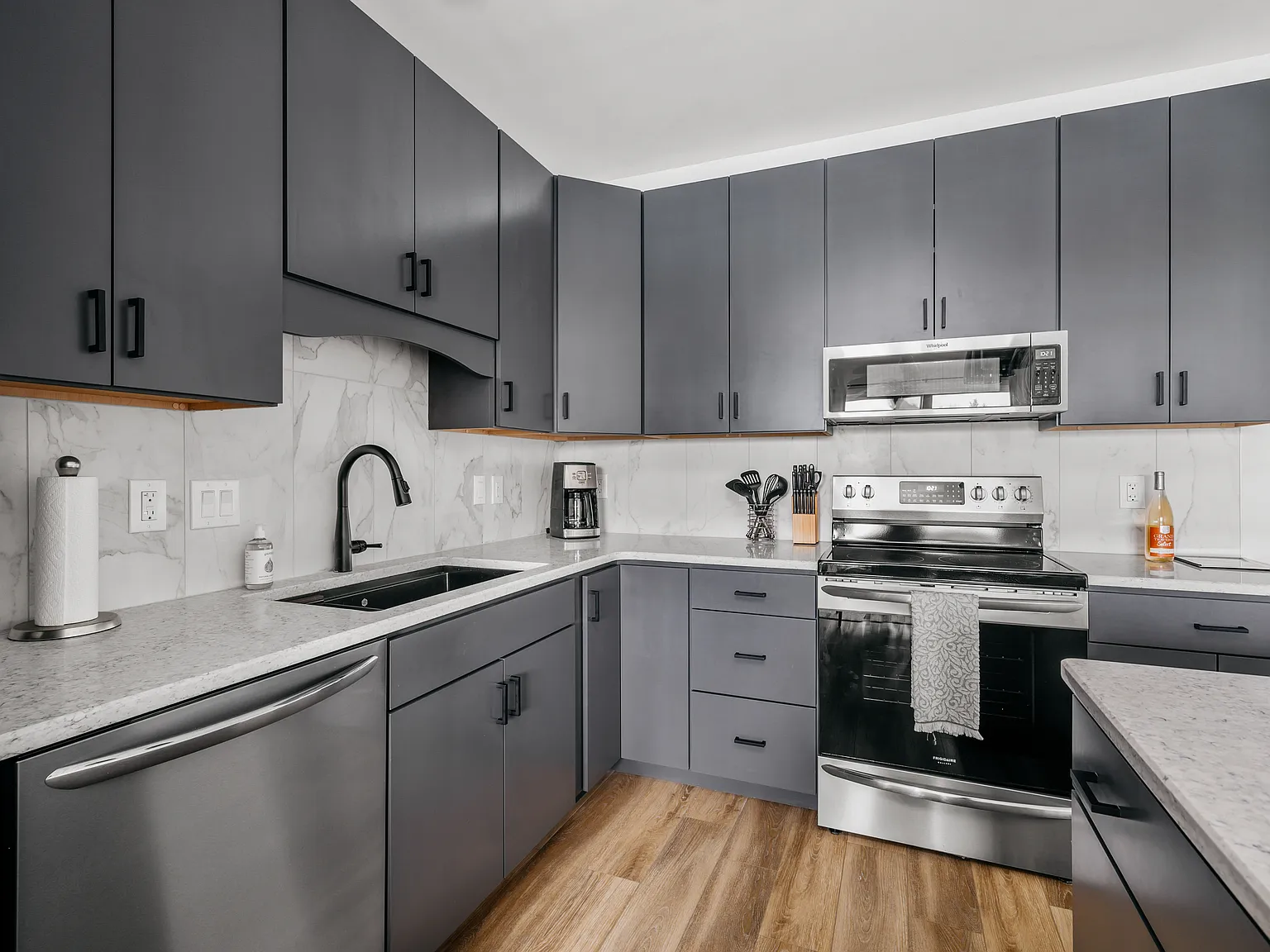708 Randolph St — Photo 4
