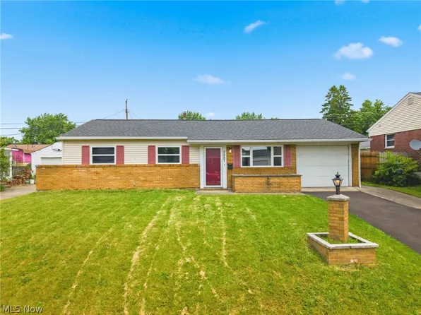 2457 Cathy Dr NE, Canton, OH 44705