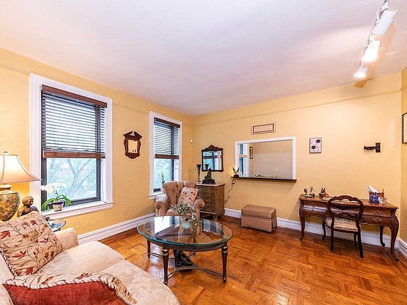 3rd image of 12 Hempstead Ave APT 2R