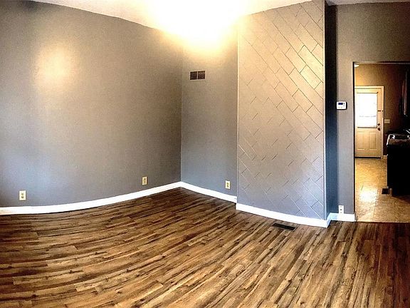 2nd image of 4735 Sigel Ave