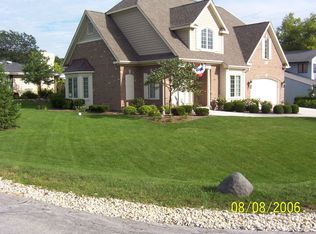 8220 Nueport Dr S, Willow Springs, IL 60480