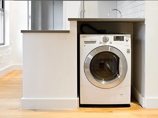 Rented by Veracity NYC LLC | media 19