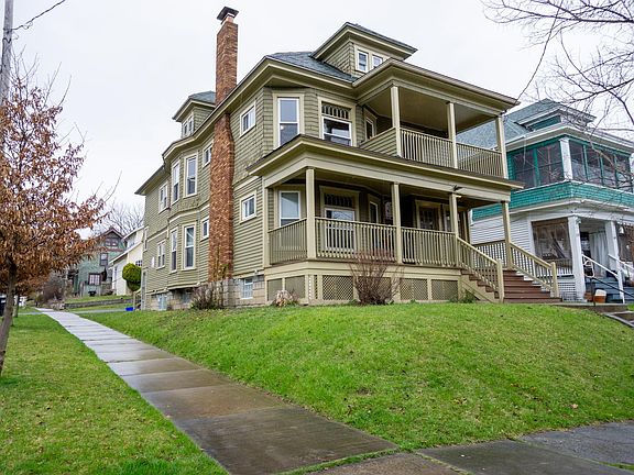 4th image of 260 Roosevelt Ave #0