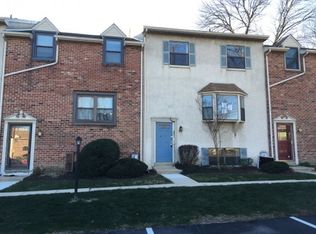 28 Silver Lake Ter, Morton, PA 19070