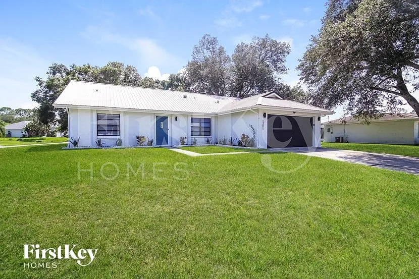 3 bed, 2.0 bath, 1747 sqft, $2,185 — Photo 2