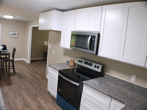 5th image of 687 Iris Dr #689