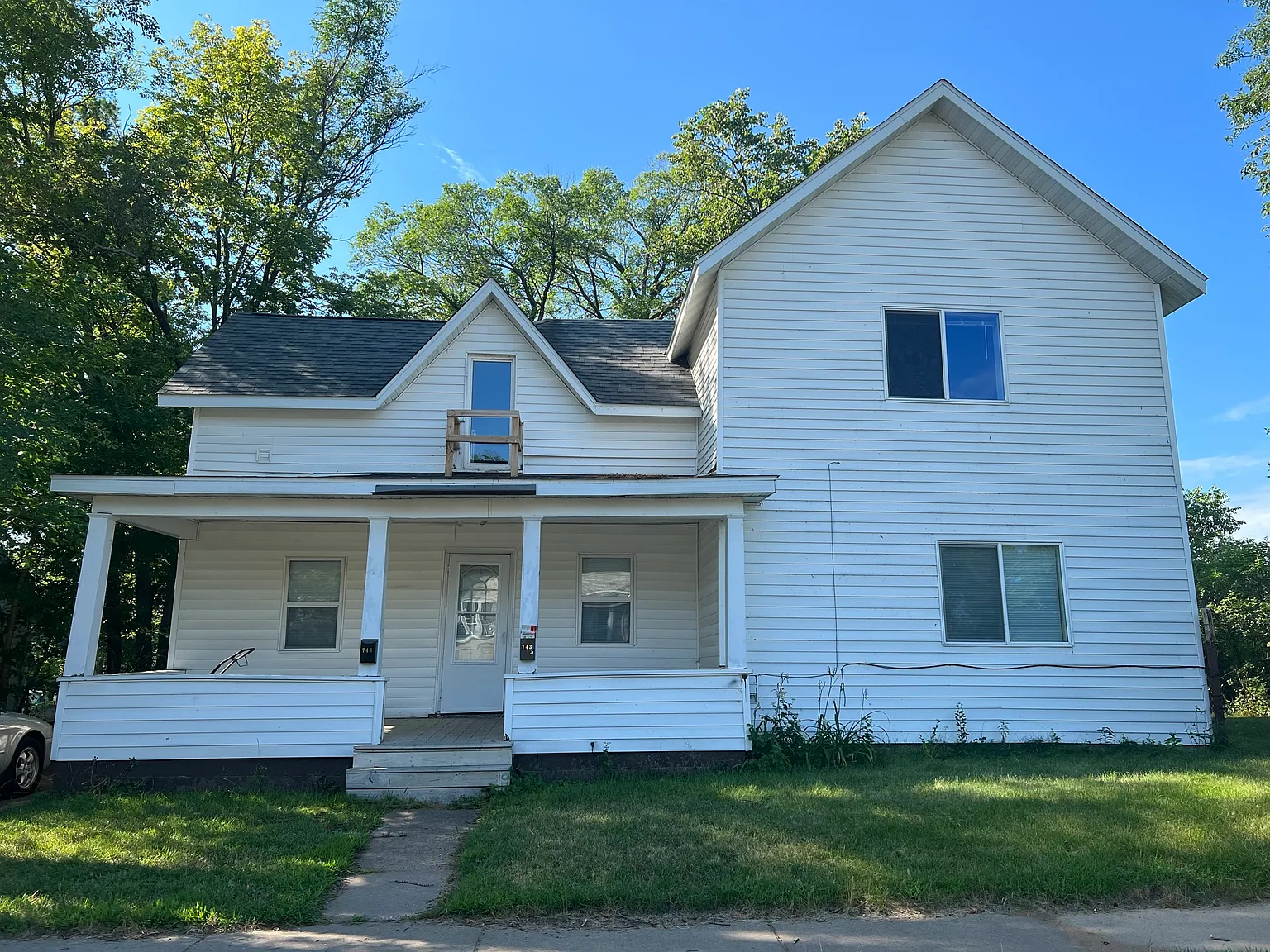 3 bed, $950 — Photo 1