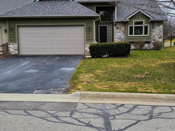 700 Heatheridge Ct, Brighton, MI 48116