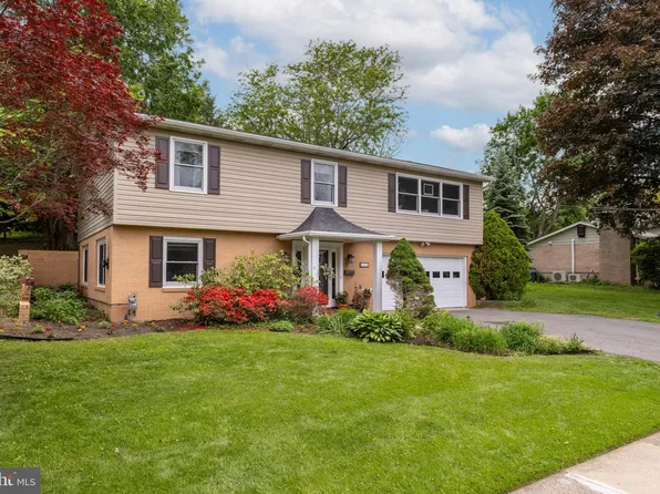 818 Bayberry Dr, State College, PA 16801