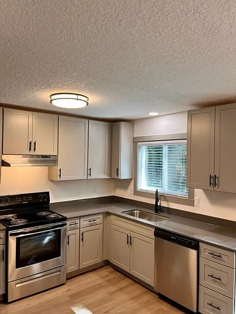 2 bed, 1.5 bath, 1104 sqft, $2,125 — Photo 2