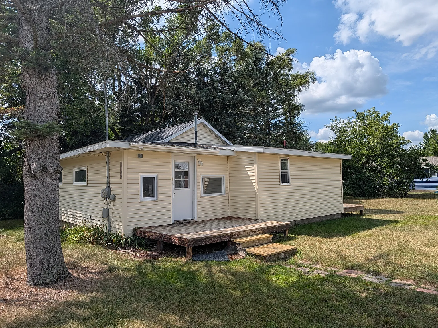 3 bed, 864 sqft, $1,000 — Photo 1
